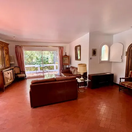L'esbadaia Villa