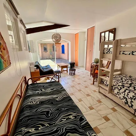Villa L'esbadaia *