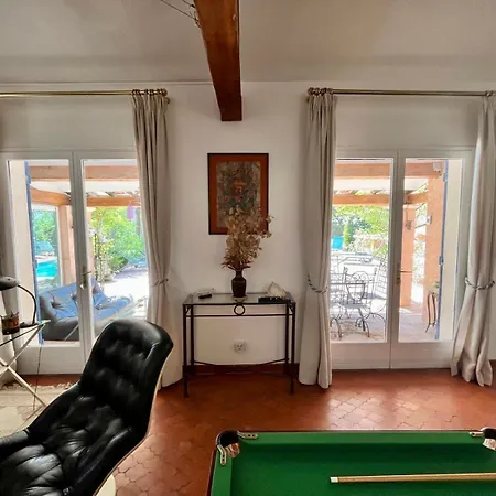 Villa L'esbadaia *