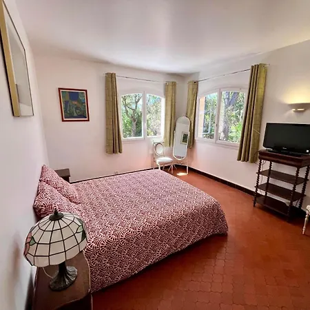 Villa L'esbadaia *
